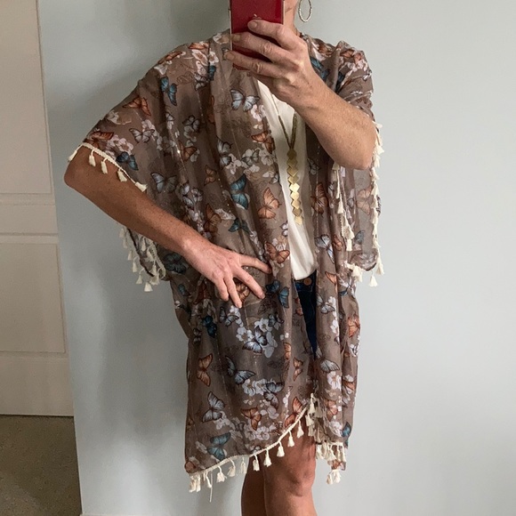 Floral & Butterfly Print Kimono - Picture 2 of 7